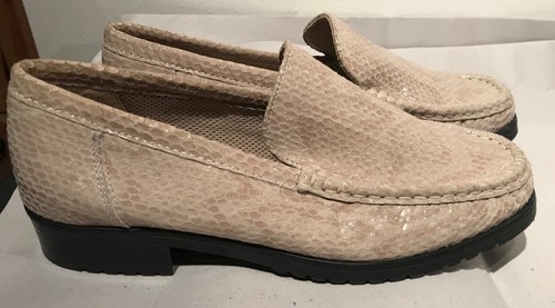 Beautiful ara ladies moccasins